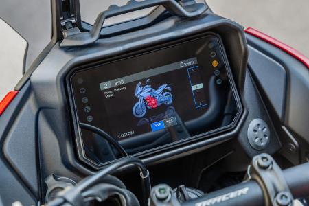 Elektronické ovládání plynu, jízdní režimy YRC a přepínatelný systém TCS