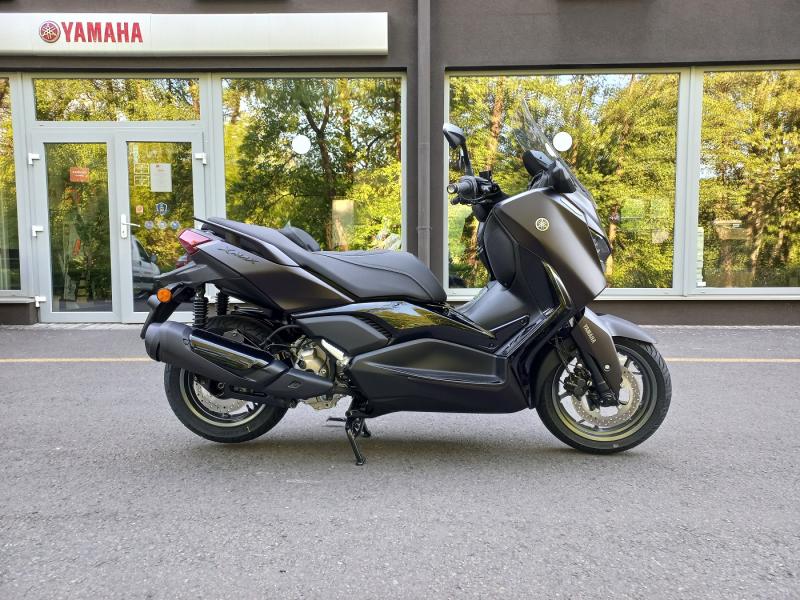 Yamaha XMAX 300 TECH MAX + skladem, Technik motosport